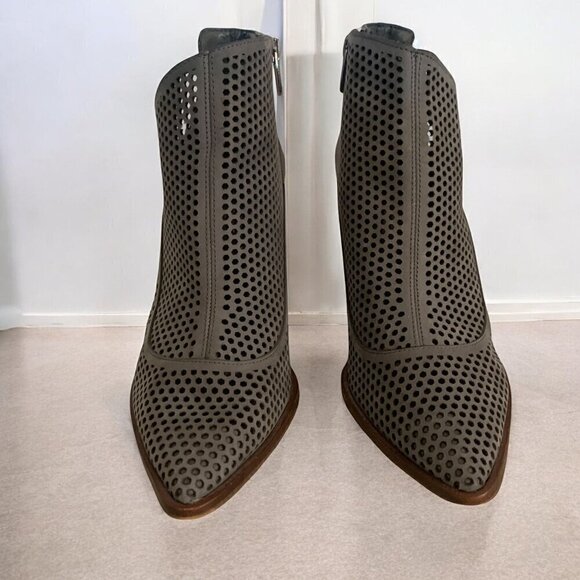 VINCE CAMUTO Levesna Ankle Bootie In Perforated Grey Gravel Nubuck Leather Sz 9 - Picture 4 of 13
